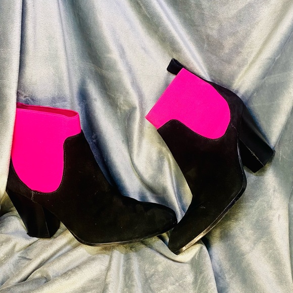 VICTORIAS SECRET BLACK PINK BOOTIES SIZE 8 B - Picture 2 of 4